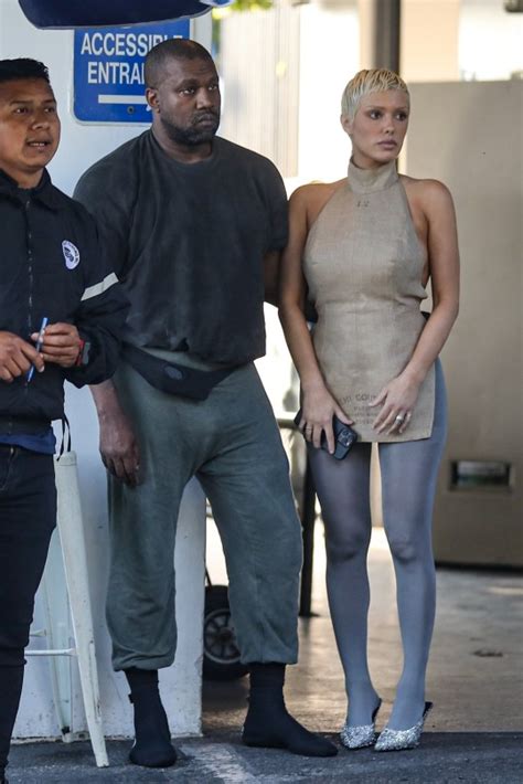 Kanye West’s wife Bianca Censori fully exposes her。